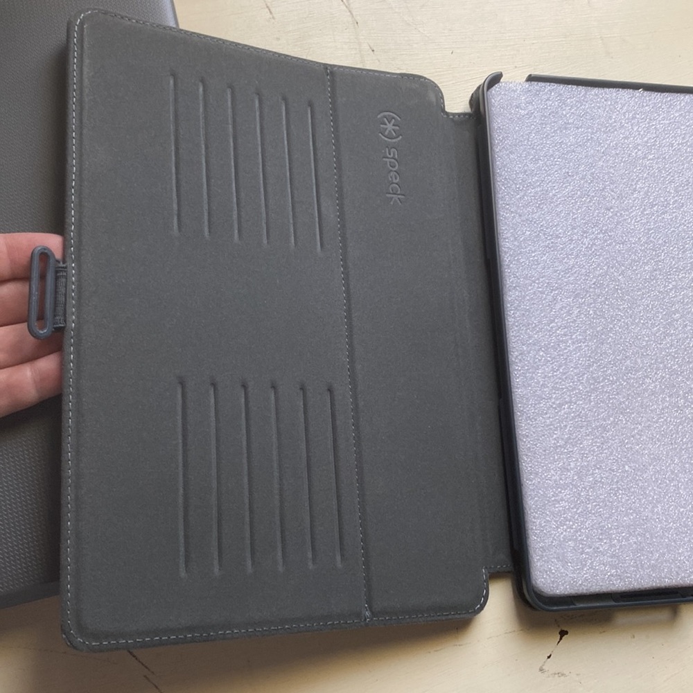 iPad case - Picture 2 of 4